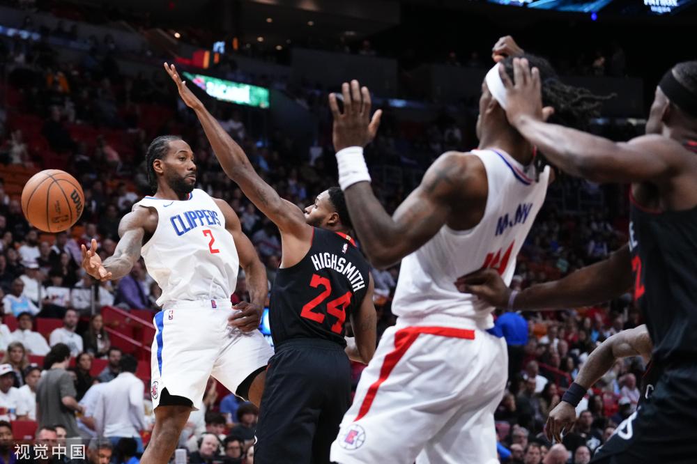 足球比赛中 足球比赛中